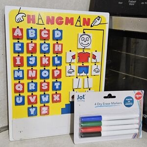 Melissa & Doug Flip-to-Win Hangman Travel Game